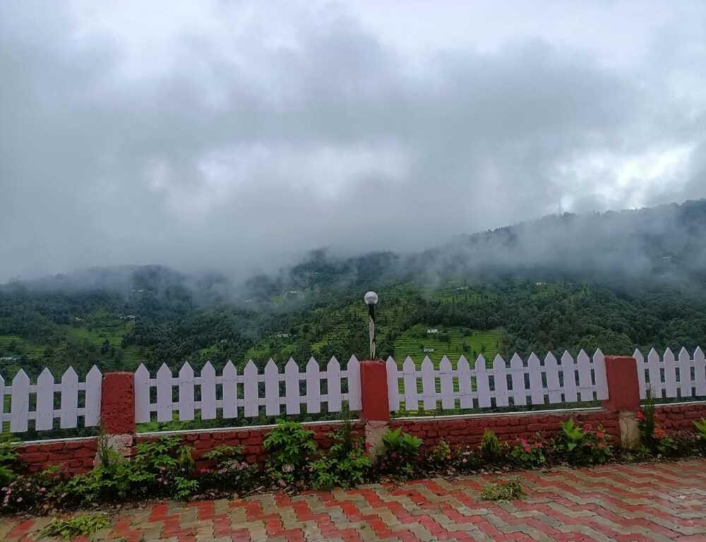 Vanprastha Resorts Dwarahat Екстериор снимка